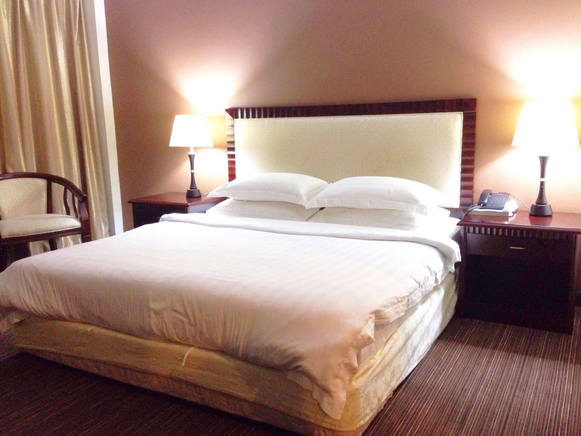 Palm Garden Hotel Brunei Бандар-Сери-Бегаван Экстерьер фото