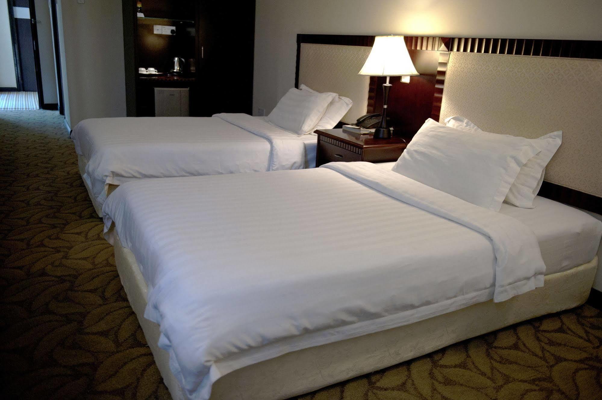 Palm Garden Hotel Brunei Бандар-Сери-Бегаван Экстерьер фото