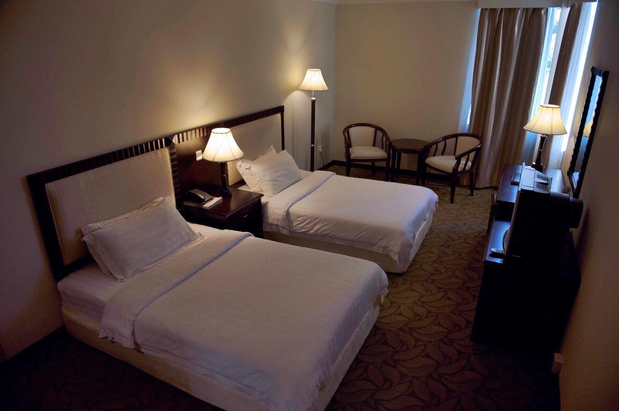 Palm Garden Hotel Brunei Бандар-Сери-Бегаван Экстерьер фото